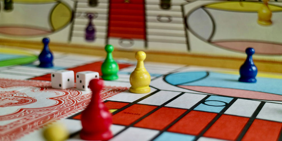 Gamifying Survey Questionnaires To Increase Spontaneous Awareness