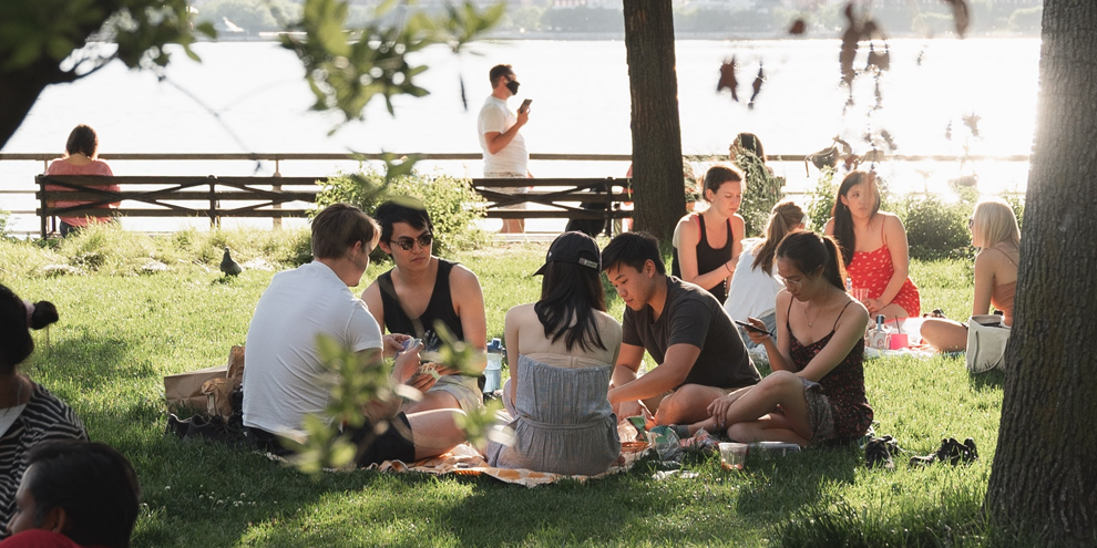 10 Networking Tips For New Professionals Looking To Make Strong Connections This Summer