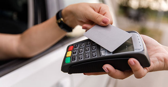 A person making a card payment.