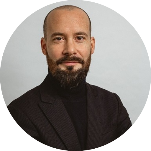Alexandre de Jubécourt’s headshot on a light grey background.